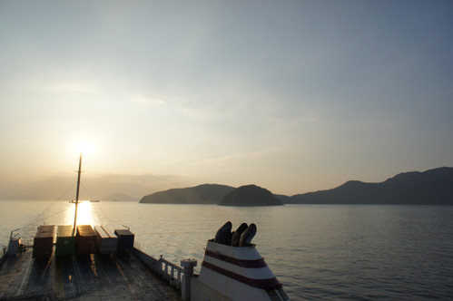 夕暮れの坂手港